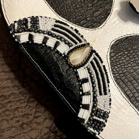 COPY - 🎉HP!🎉Mary Frances Retro Black & White Frame Bag - Picture 9 of 14